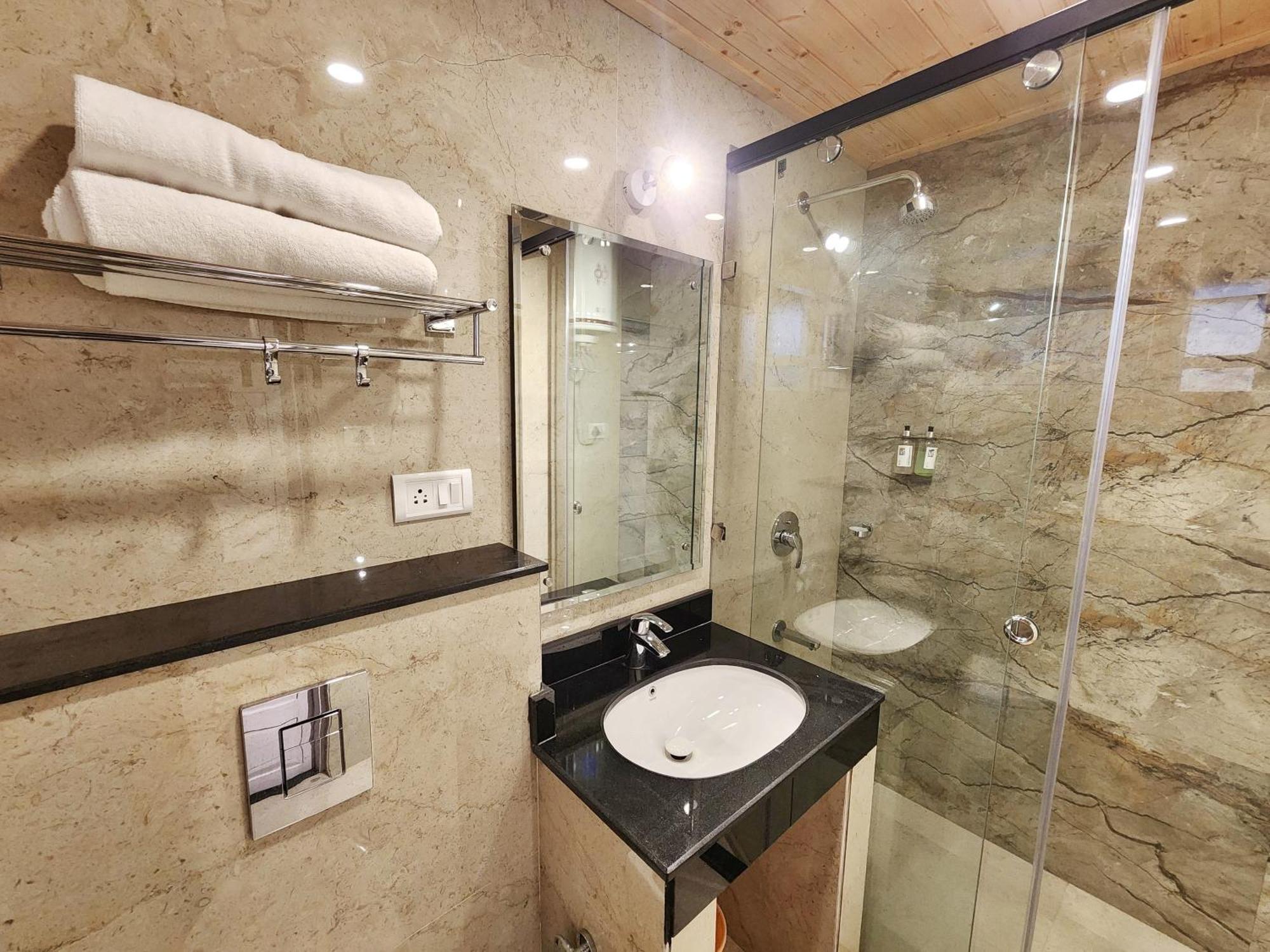 Hotel Pineview Shimla Exterior foto