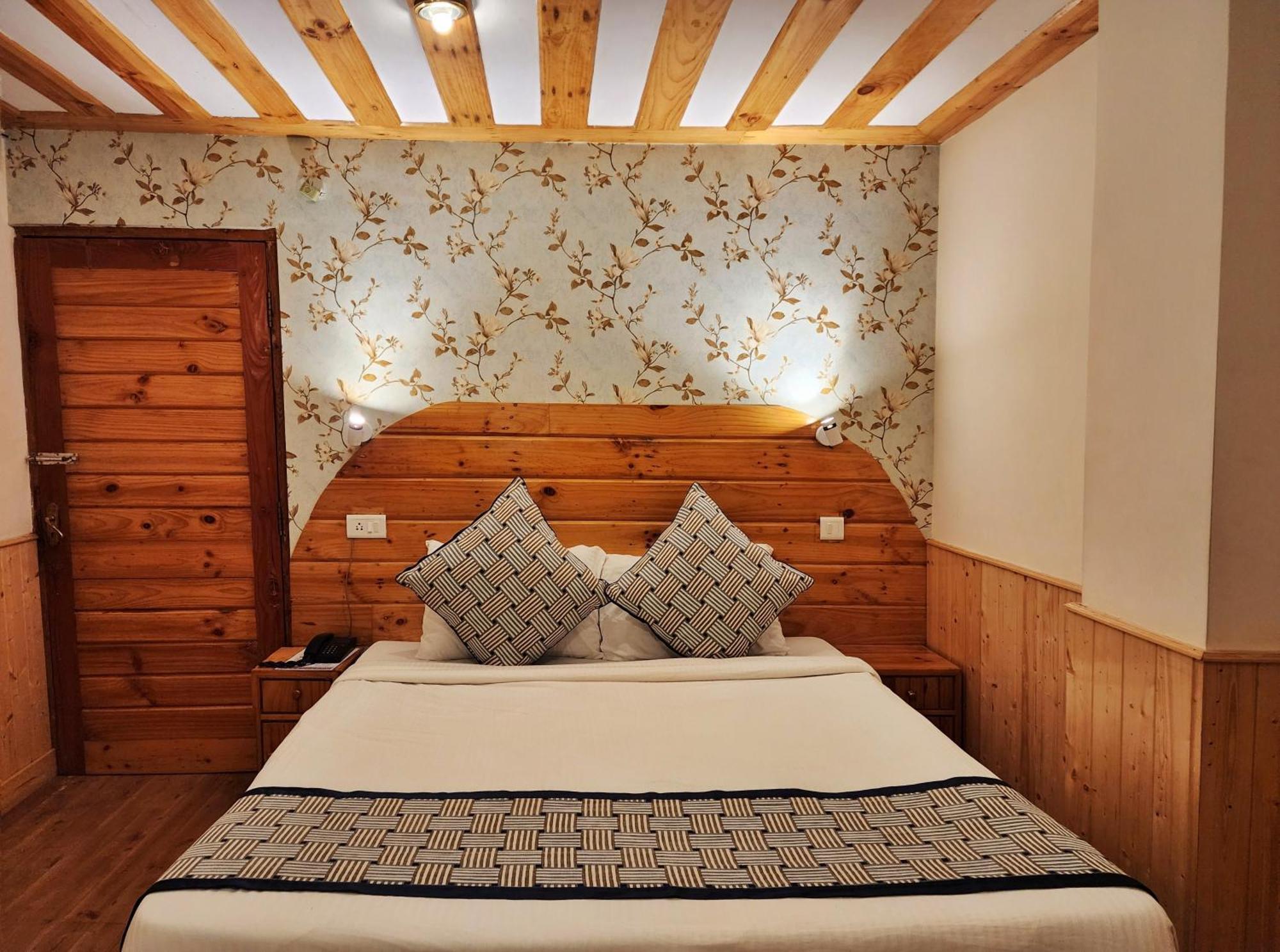 Hotel Pineview Shimla Exterior foto