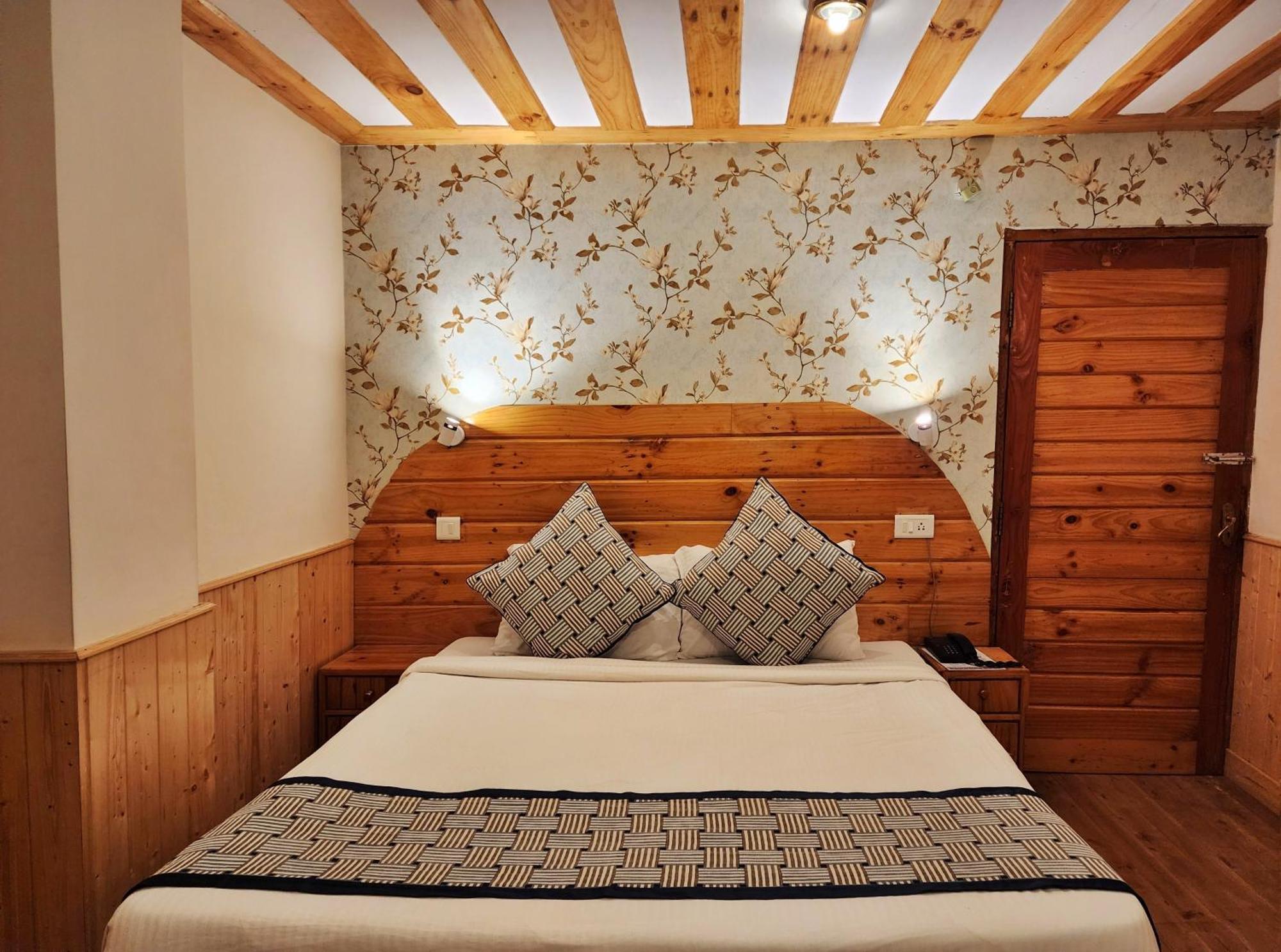 Hotel Pineview Shimla Exterior foto